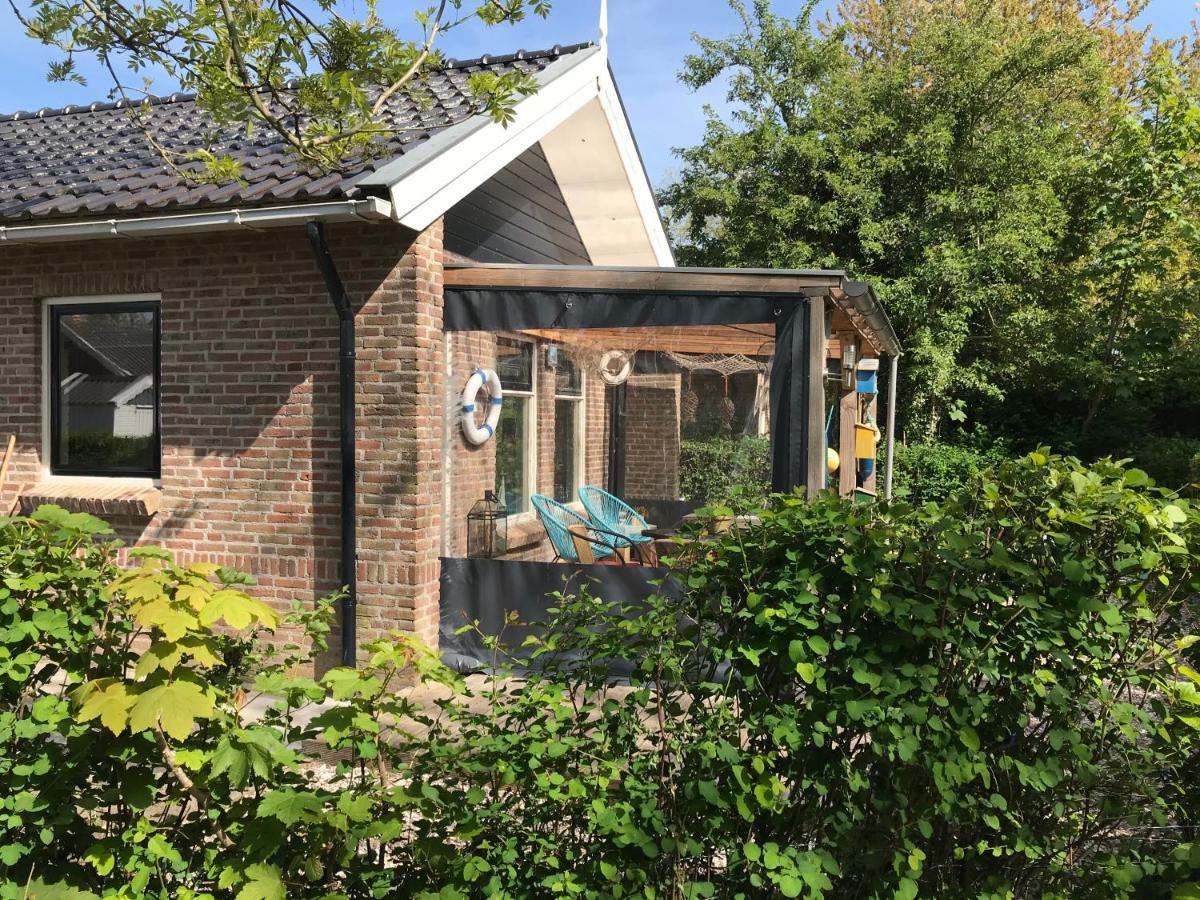 Bellemare Bungalow Lauwersmeer Mit Ueberdachte Veranda Und Eingezaeuntem Garten Anjum ภายนอก รูปภาพ